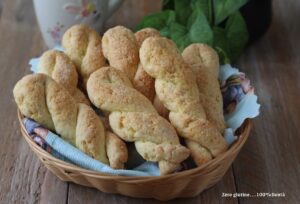 Treccine di pasta frolla da inzuppo senza glutine