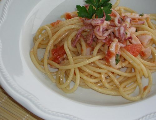 Spaghetti con calamaretti ricetta veloce