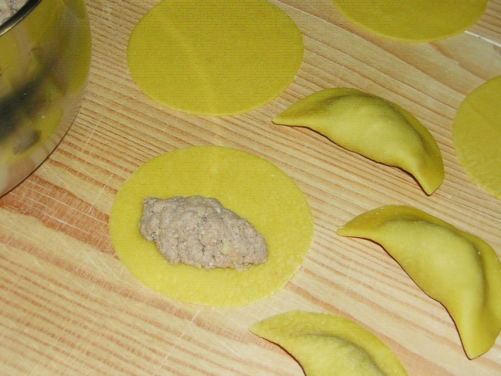 riciclare il bollito ricetta primo piatto - mezzelune riempite