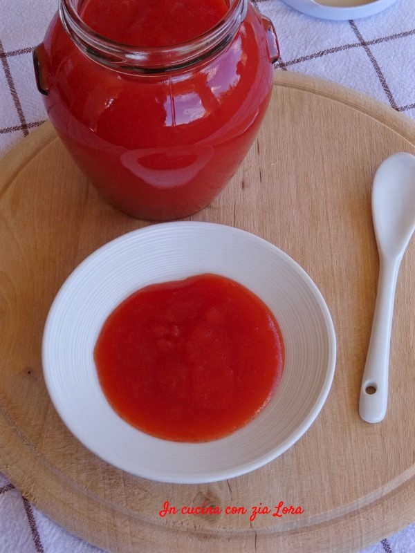 Ketchup fatto in casa con pomodoro fresco