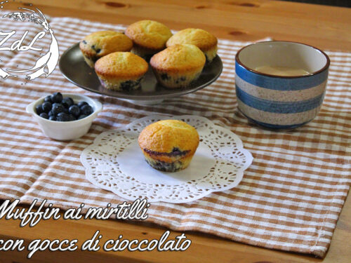 Muffin ai mirtilli con gocce di cioccolato