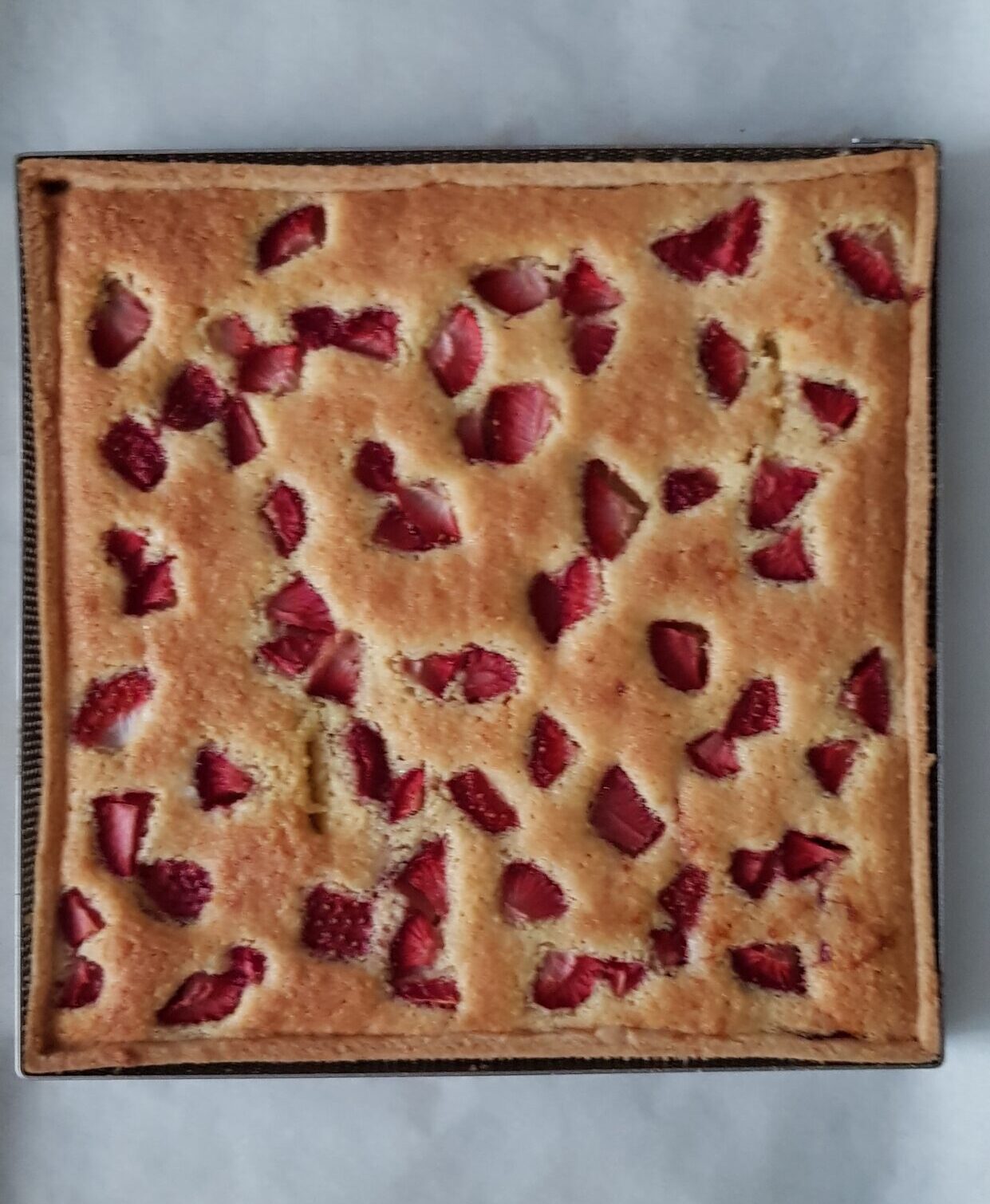 Copri torta rivestito e decorato con pannolenci - Crostata di fragole